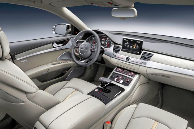 Audi A8 gösterge paneli