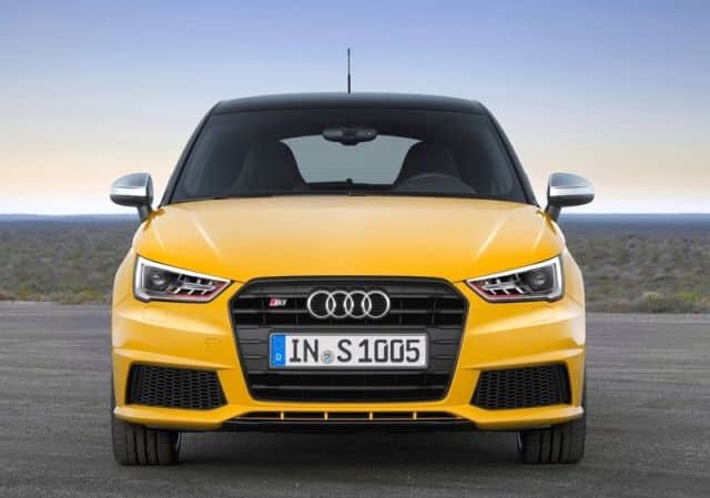 Siyah Audi S1 önden görünüm
