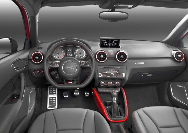 Audi S1 gösterge paneli ve orta konsol