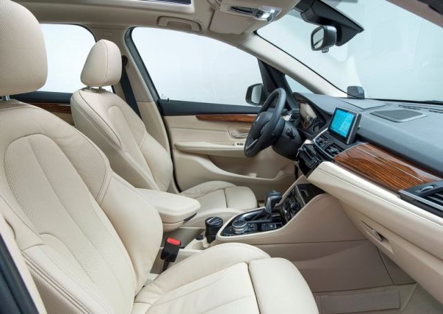 BMW Active Tourer iç mekânı