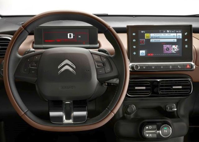 C4 Cactus direksiyon simidi ve dijital göstergeleri