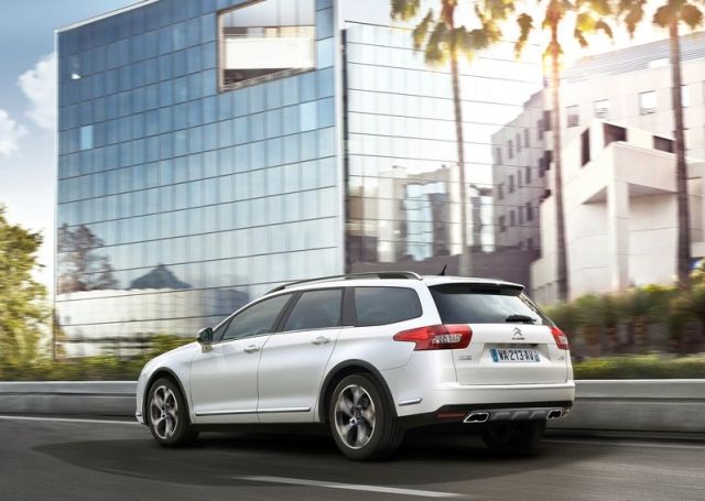 C5 CrossTourer arka üç çeyrek görünüm