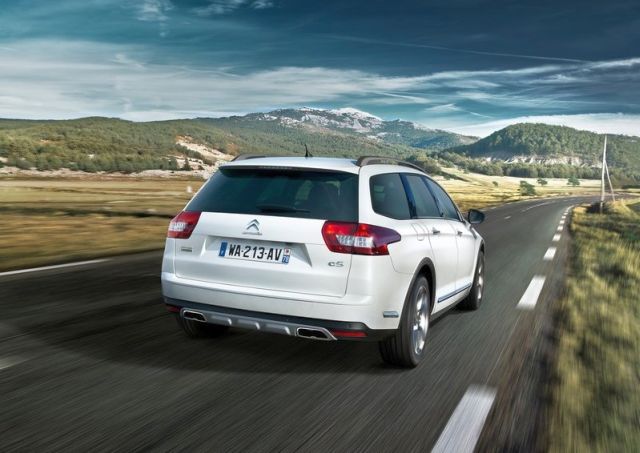 2015 Citroën C5 Cross Tourer otomobil arşiv görseli