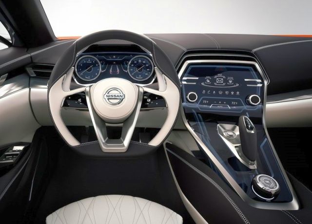 Nissan Sport Sedan gösterge paneli