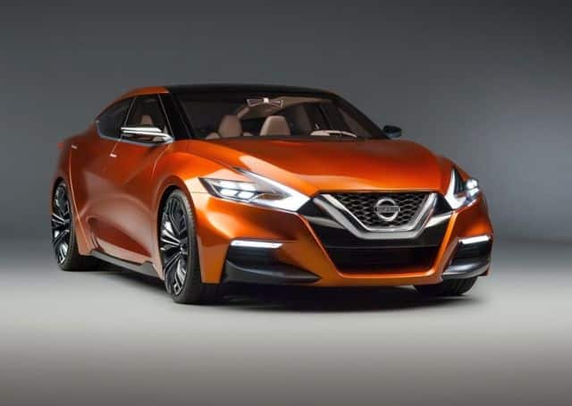 Nissan Sport Sedan yan ön görünüm