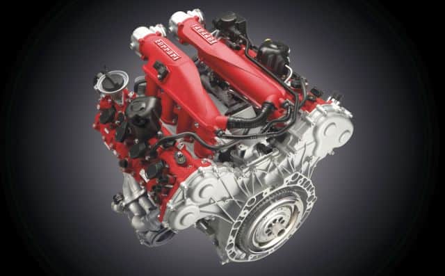 Ferrari California T çift turbolu V8 motoru
