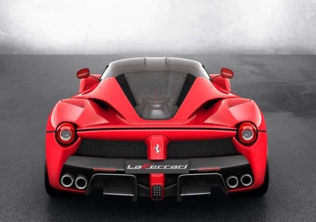 Kırmızı Ferrari LaFerrari arkadan görünüm