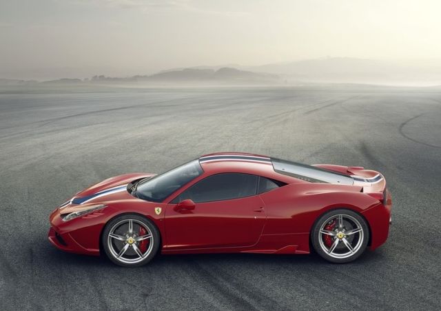 Ferrari 458 Speciale yan profil ve aerodinamik kanatçık