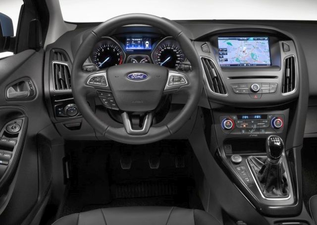 Ford Focus yenilenen gösterge paneli ve SYNC 2 ekranı