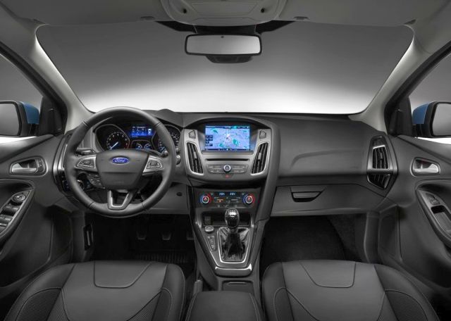 Ford Focus ön koltukları ve kabin düzeni