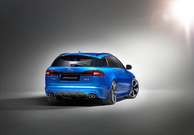 Jaguar XFR-S Sportbrake arka üç çeyrek görünümü