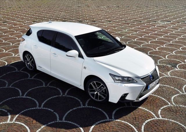 Lexus CT 200h ön bölüm tasarımı