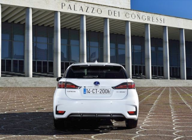 Lexus CT 200h arka tasarım ayrıntıları