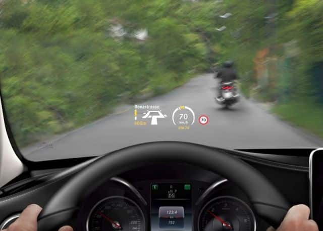 Mercedes-Benz C-Class W205 head up display görünümü