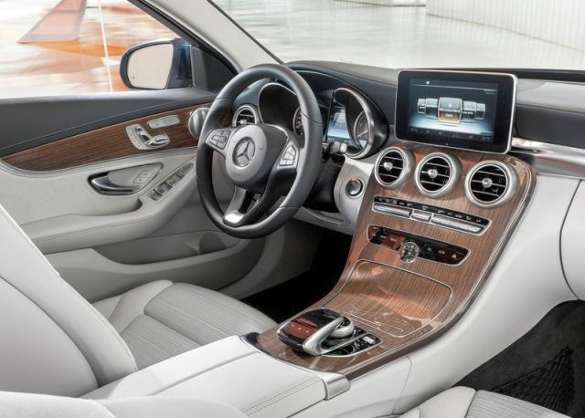 Mercedes-Benz C-Class W205 kokpit ve orta konsol