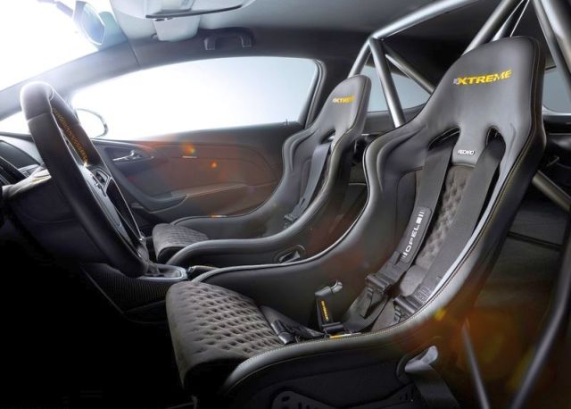 Astra OPC Extreme Recaro koltuklar