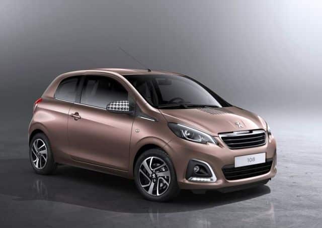 Beyaz 108 şehir otomobili ön açı