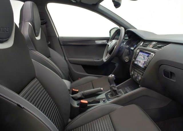 Octavia RS Combi ön koltukları