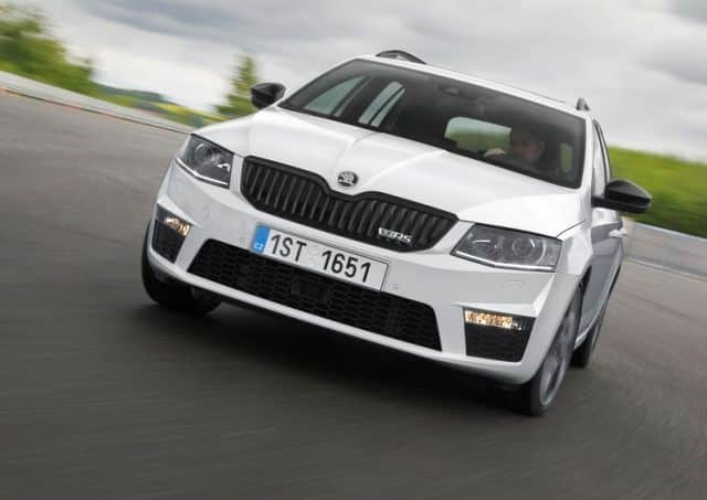 Skoda RS Combi ön üç çeyrek görünümü