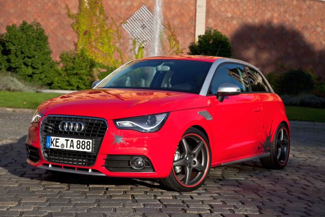 Audi A1 ABT tuning paketi kırmızı gövde ön görünümü