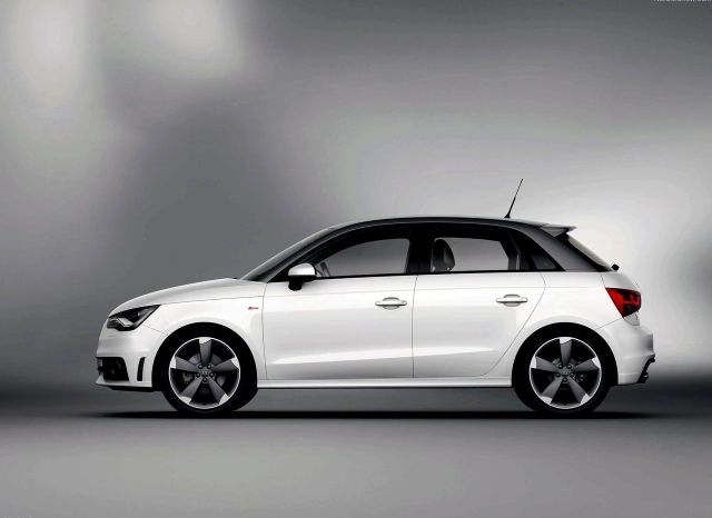 Audi A1 Sportback beyaz gövde yan görünüm