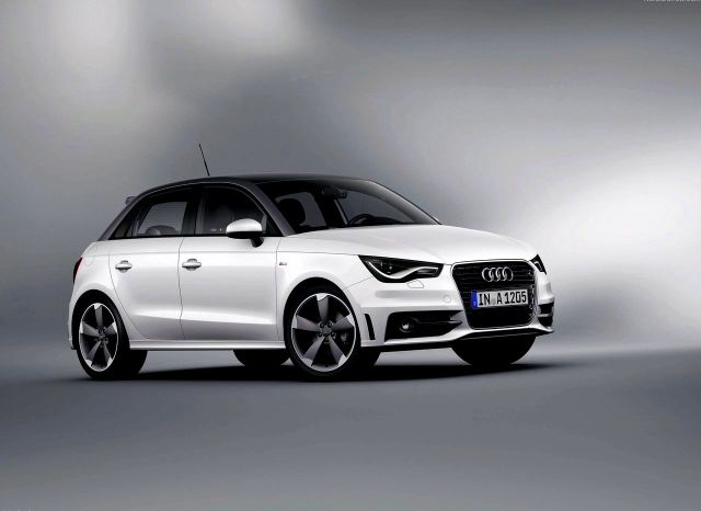 Beyaz Audi A1 beş kapılı ön çapraz görünüm
