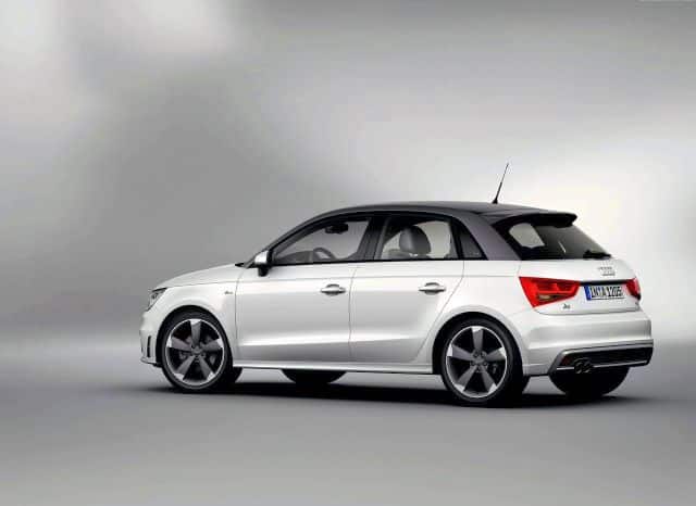 Audi A1 beyaz gövde arka çapraz görünüm