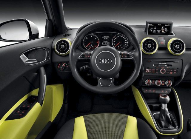 Audi A1 gösterge paneli ve orta konsol