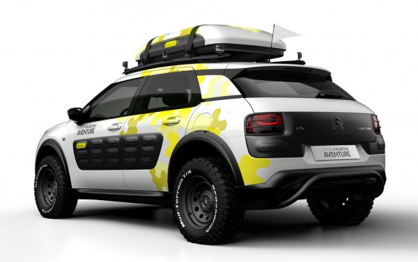 Citroen C4 Cactus Aventure arkadan görünüm ve gövde koruması
