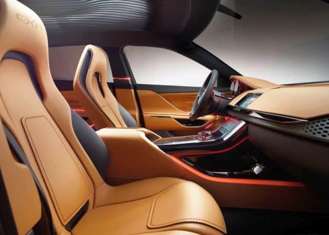Jaguar C-X17 ön koltuklar ve iç mekan malzemeleri