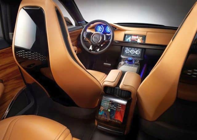 Jaguar C-X17 beş koltuklu kabin ve dokunmatik ekranlar