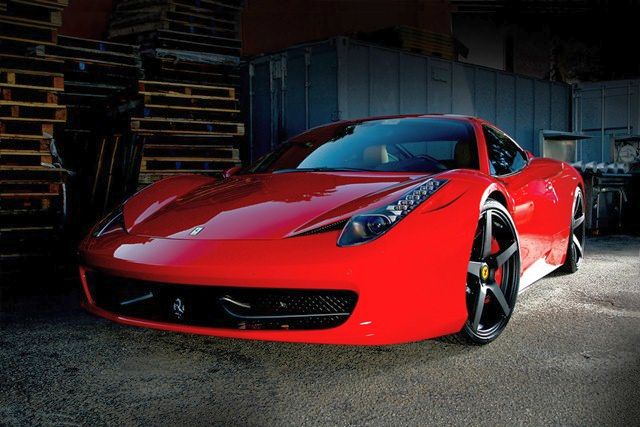 Ferrari 458 Italia ön görünüm ve Vorsteiner jantlar
