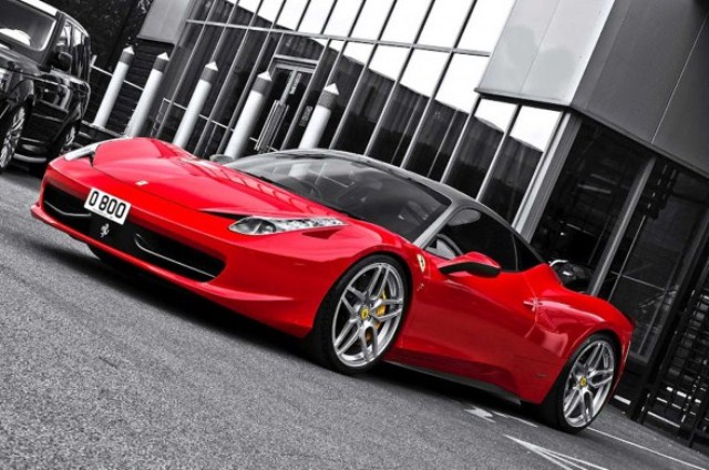 Kahn Design Ferrari 458 Italia ön görünüm