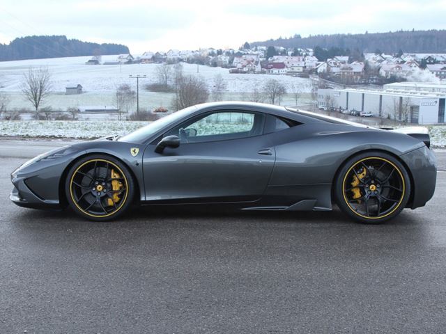 Ferrari 458 Novitec yan profili ve büyük çaplı jantları