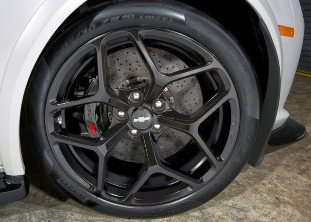Chevrolet Camaro Z28 jant ve fren ayrıntısı