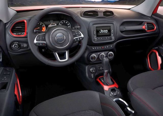 Jeep Renegade gösterge paneli ve kokpiti
