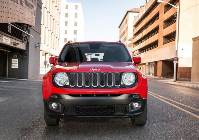 Jeep Renegade ön ve yan gövde görünümü
