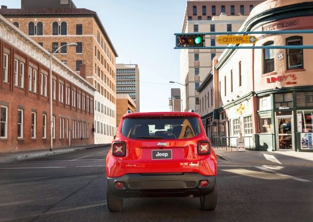 Jeep Renegade ön cephe ve tavan görünümü