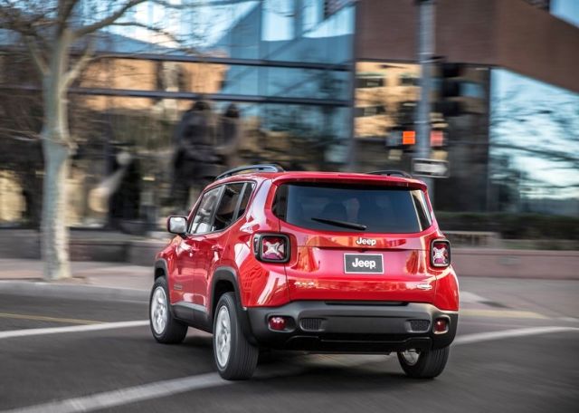 Jeep Renegade Trailhawk arka görünümü