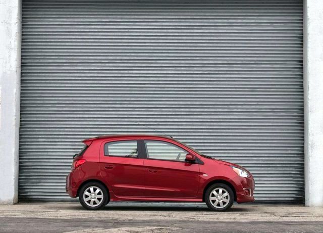 Mitsubishi Mirage farklı açıdan yan profili