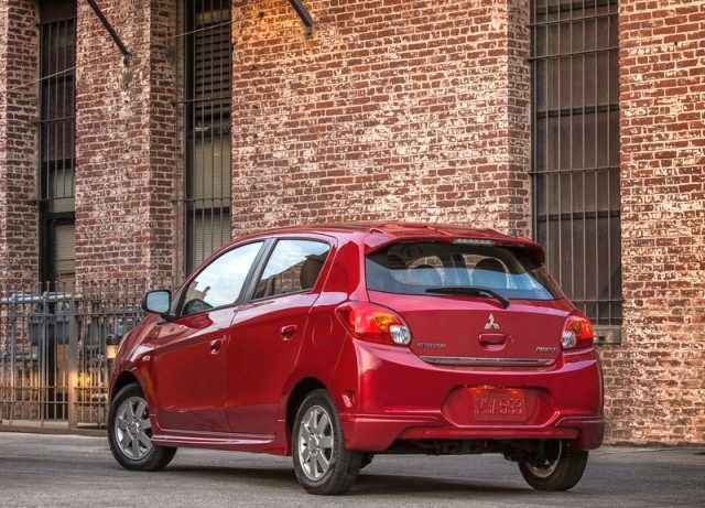 Mitsubishi Mirage arka görünümü