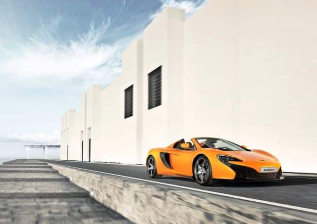 McLaren 650S açık tavanlı ön görünüm