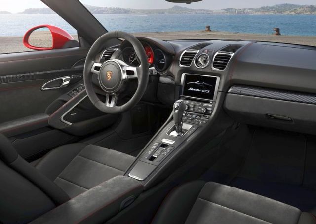 Porsche Boxster GTS iç mekân ve kokpit