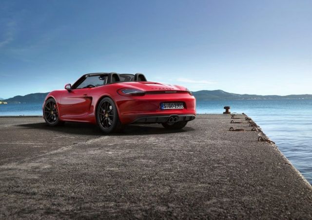 Porsche Boxster GTS arkadan görünüm