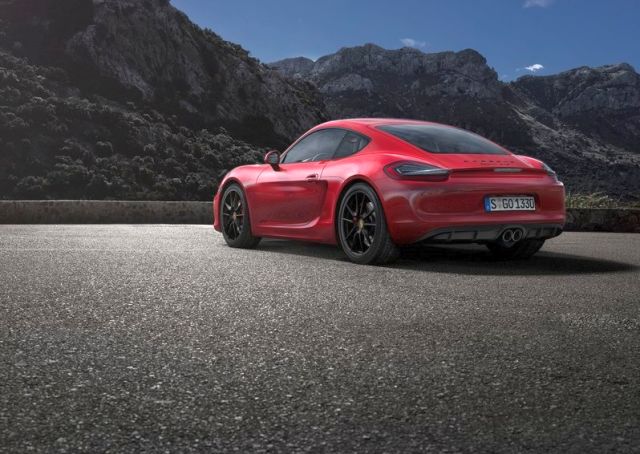 Porsche Cayman GTS arka görünümü