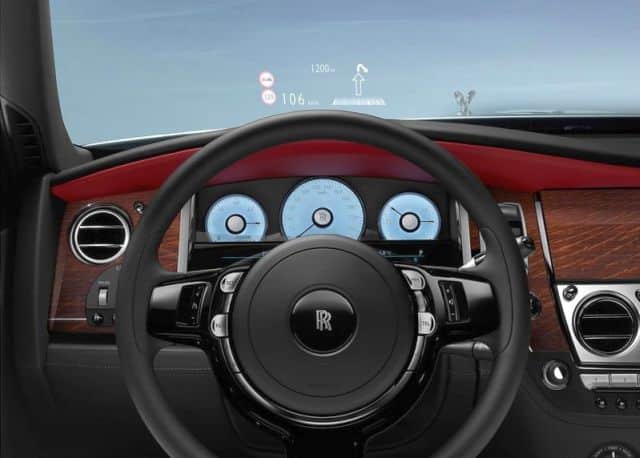 Rolls-Royce Ghost Series II direksiyon ve baş üstü ekranı