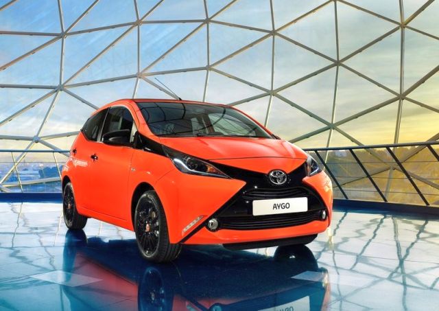 Aygo koyu renk gövde görünümü