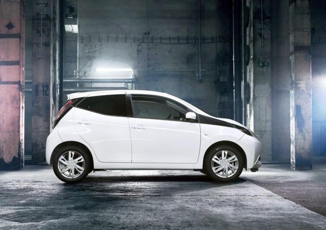 Toyota Aygo yan profil görünümü