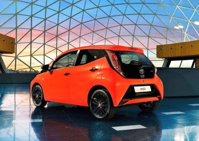 Aygo arka çapraz tasarımı