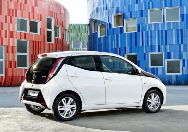 Aygo arka çapraz görünümü